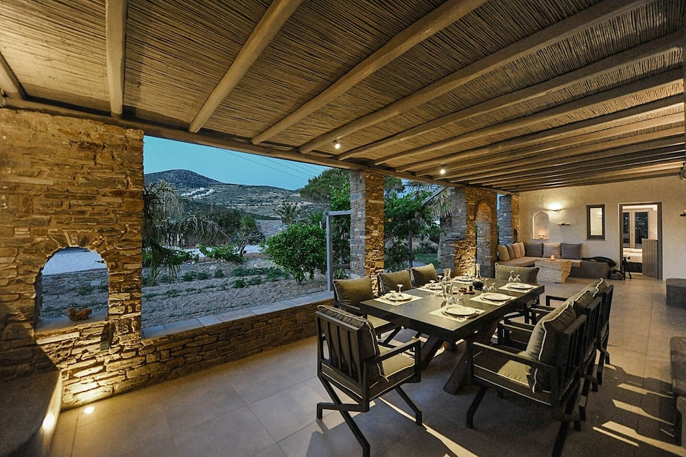 Villa Gustosa Luxury Villa on Faragas Beach view 4