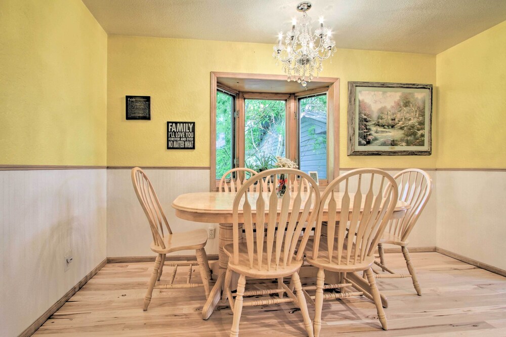 Cozy Home w/ Hot Tub: Half Mi to Salmon River! view 4