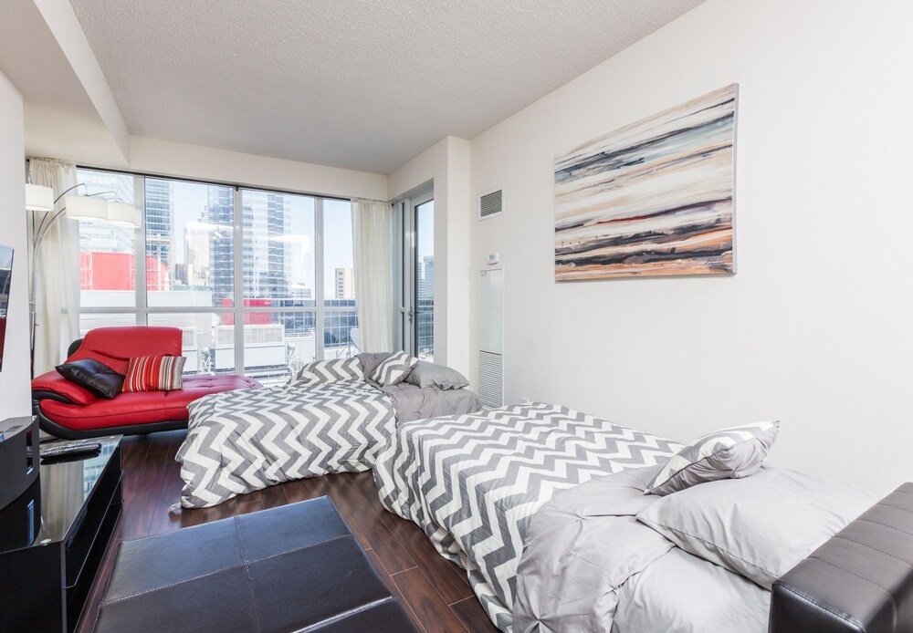 Applewood Suites - CN Tower & Convention