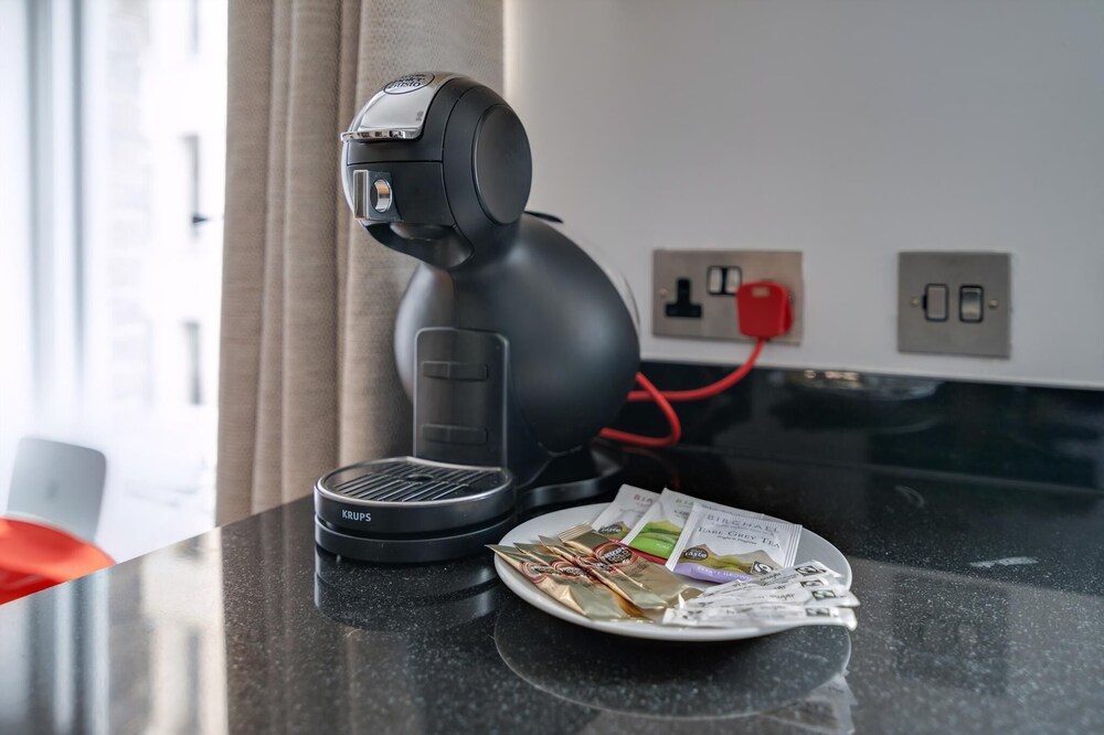 Lovely Charing Cross Apartment
