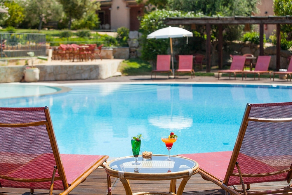 Apartment in Residence With Pool