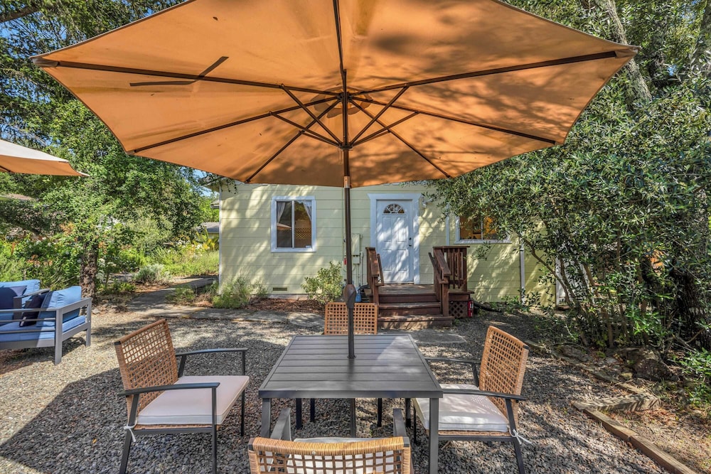 Grapevine Cottage by Avantstay Hobby Vineyard + Firepit
