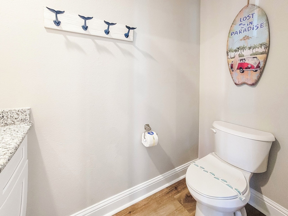 Stylish, Brand NEW 3 Bed Cottage, Beach Front, DOG Friendly!
