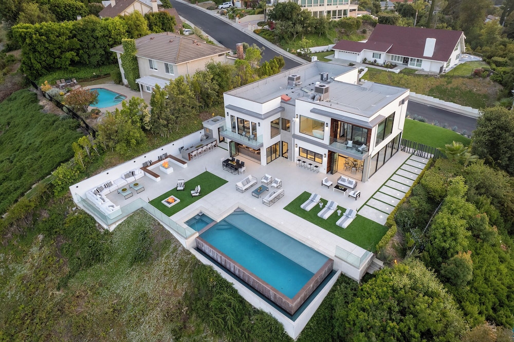 Gayle Villa