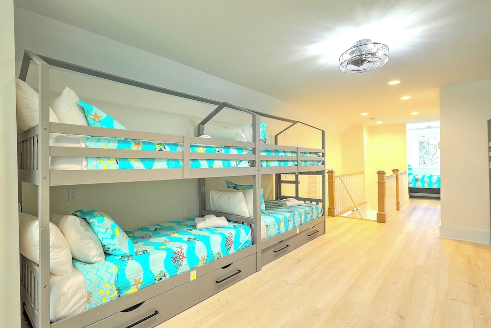 Beachside Boardwalk & Views Pool + Hot Tub 202 on the Sound