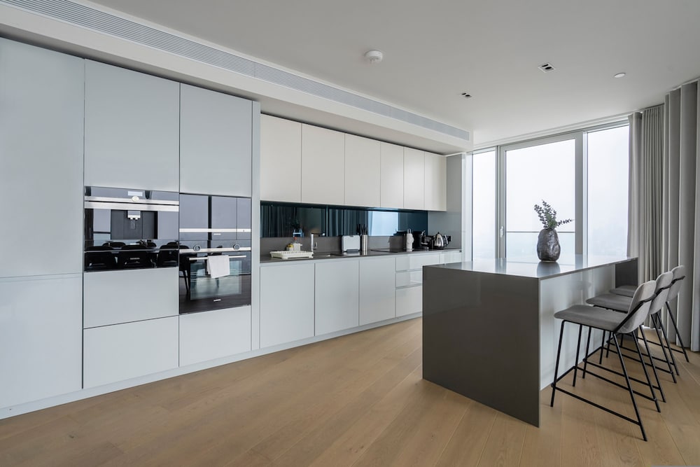 Fabulous Three-bedroom Apartment by the River