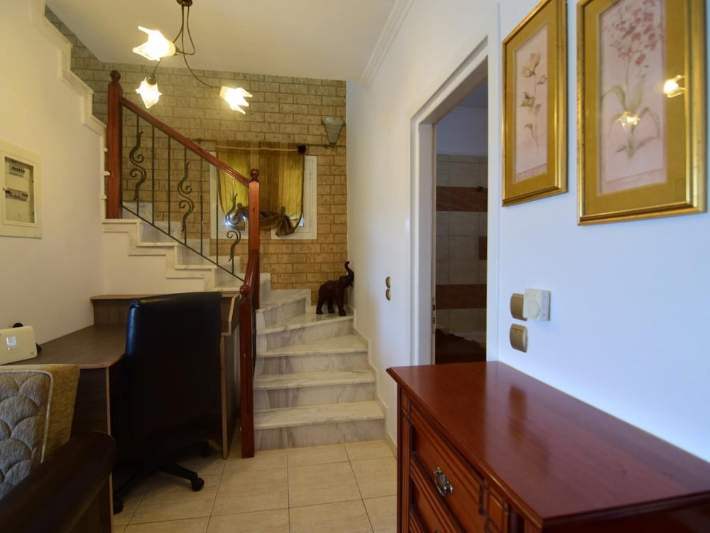 Frezia Maisonette by Travelpro Services photo 3