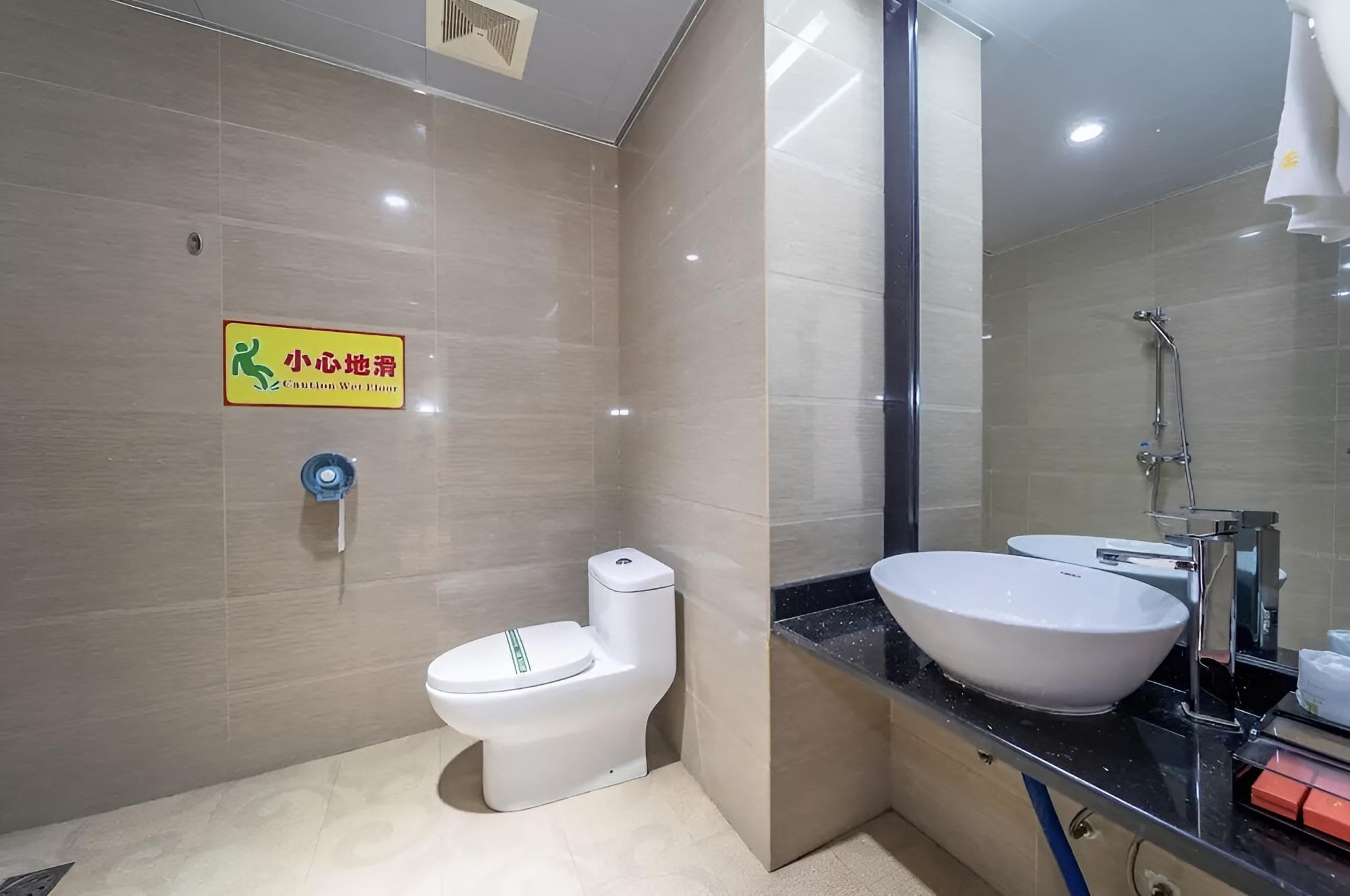 YUAN FENG HOTEL