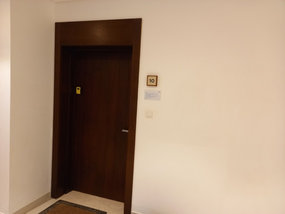 Remarkable 1-bed Apartment in Salalah view 3