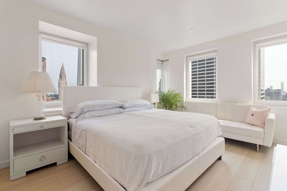 Midtown 5 Bedroom Duplex Luxury Penthouse, 2,500 sq ft, Sleeps 10, Manhattan, VIP Services