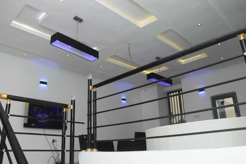 CREMYARK HOME APARTMENTS