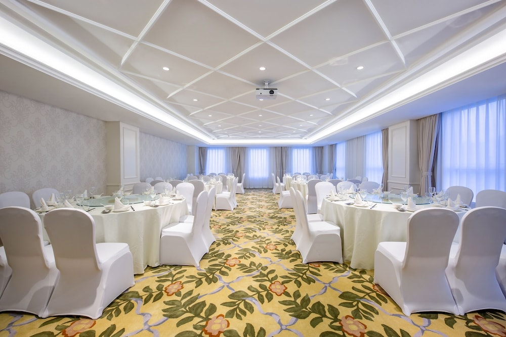 NARADA RESORT SHANGHAI HOTEL Disney Store
