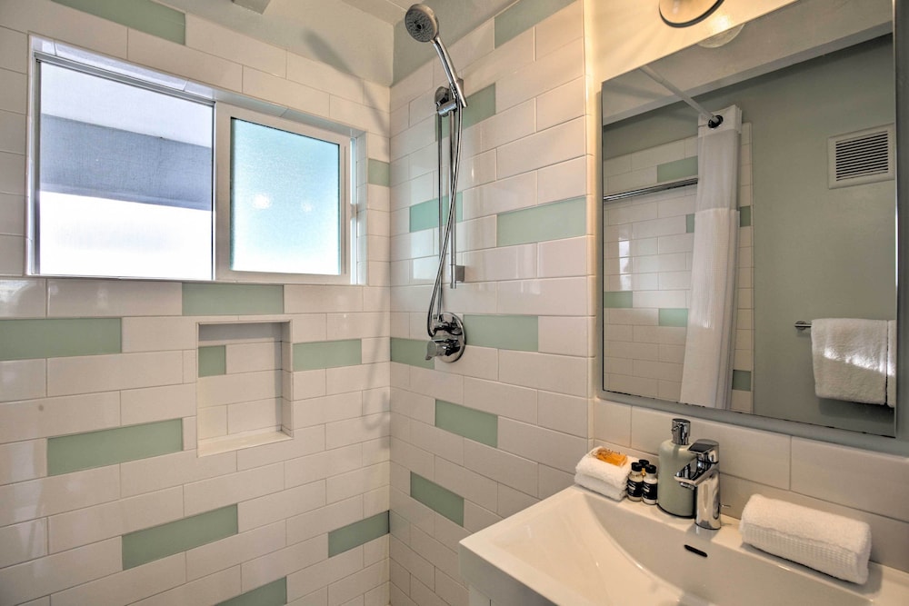 Chic Bay View Condo < 10 Miles to Dtwn San Diego!
