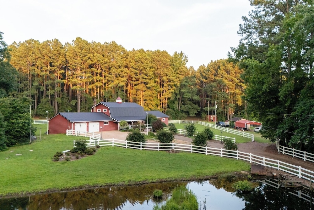 Pet-friendly 3BR Lake House Firepit & Pier
