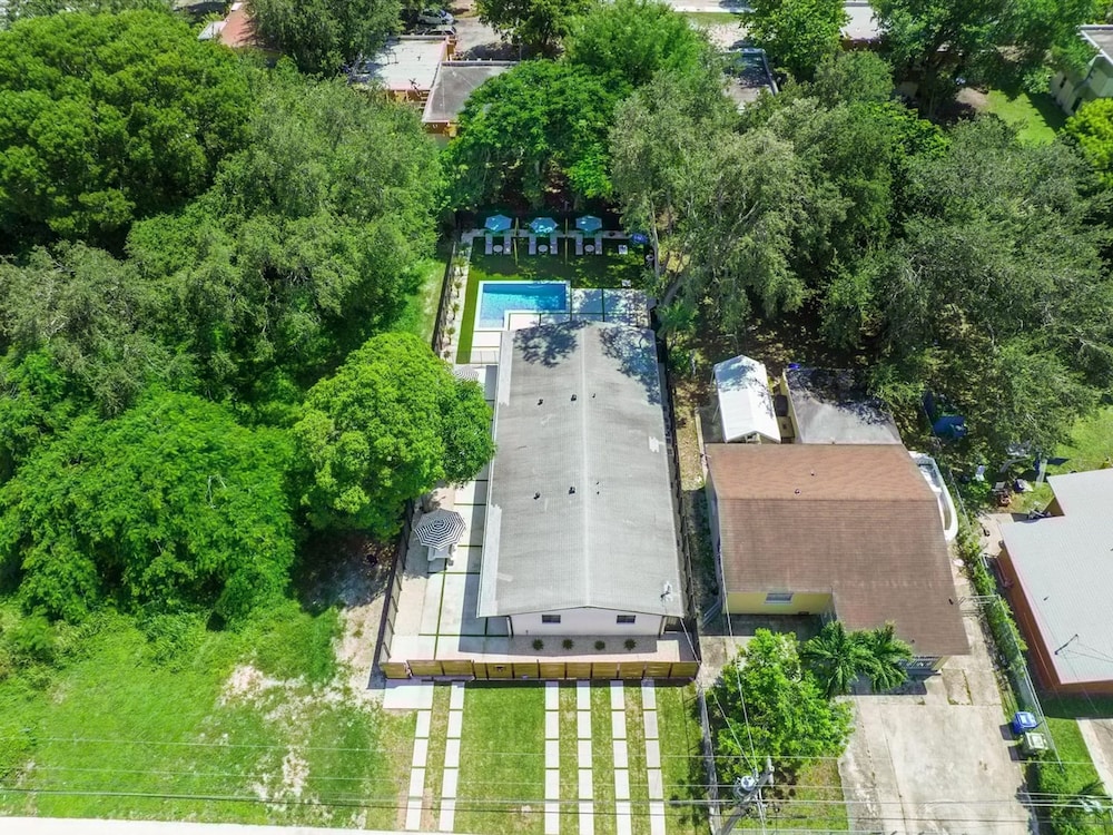 Fresh Modern With Pool Oasis