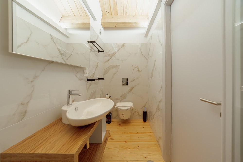 Heart OF Porto Apartment F Duplex by Vacationy