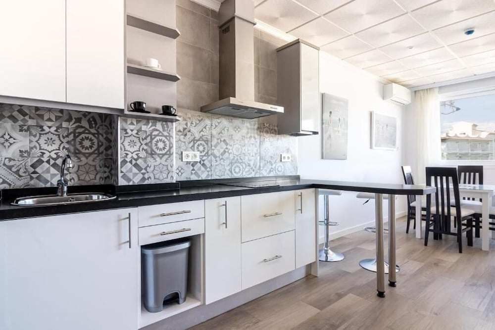 Apartamentos Avenida Tropical by Bossh