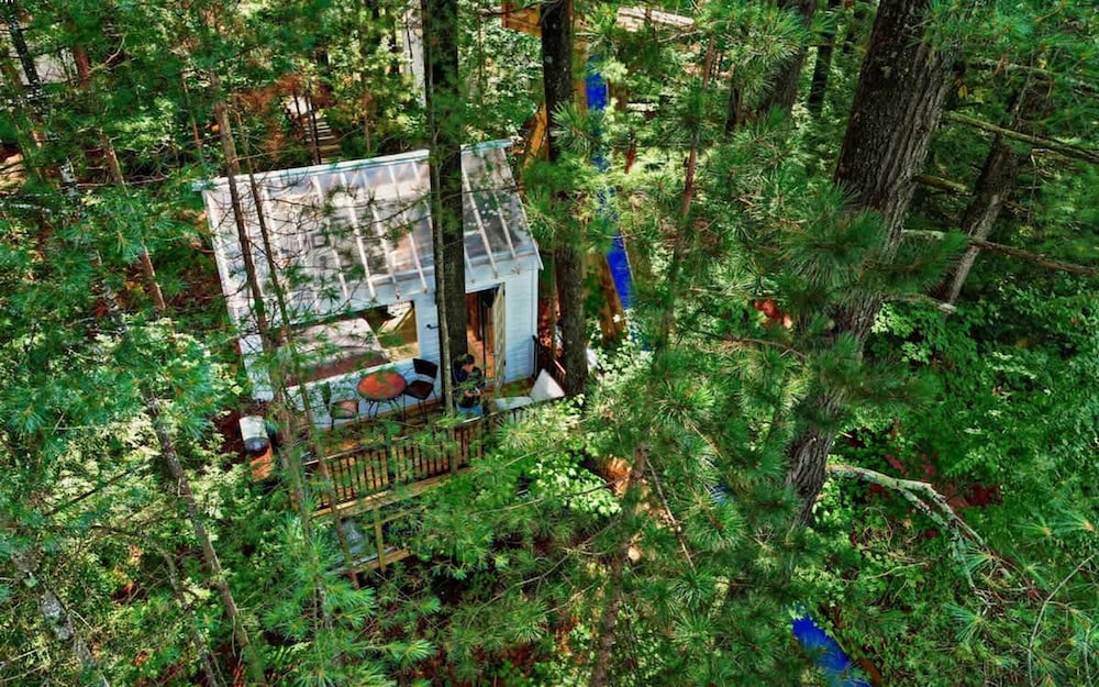 2 Romantic Island Cabins for 5 - Hot Tub Boat