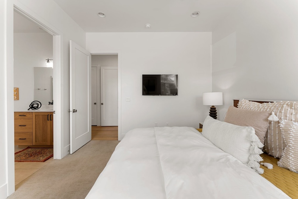 Villa #26 At Bloomington Country Club - Sunset Retreat 4 Bedroom Townhouse