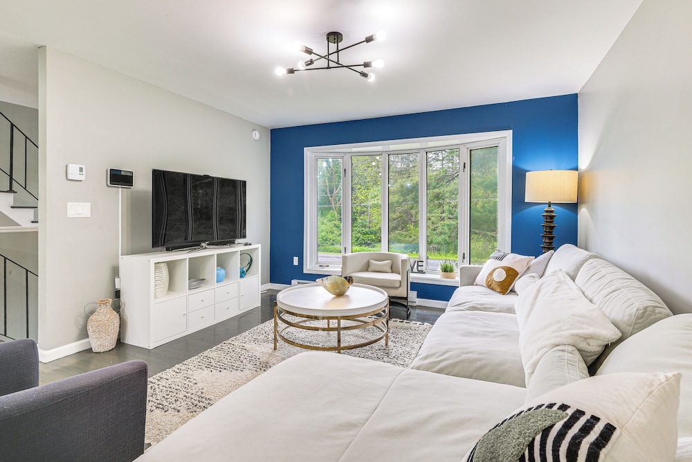 3 Mi to Main St: Modern New Paltz Home
