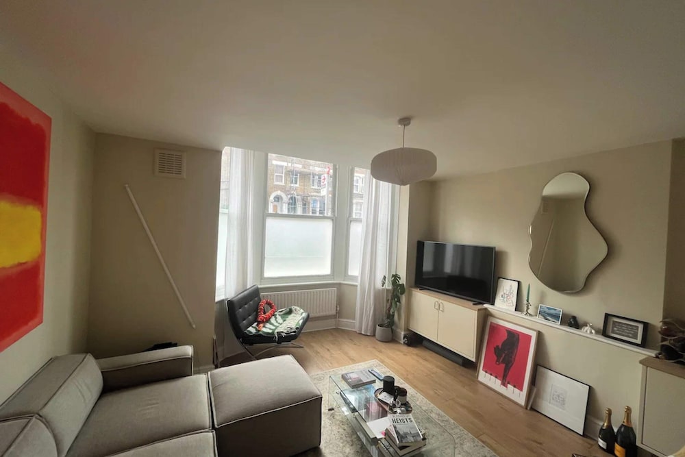 Characterful 1BD Flat w/ Private Gym - Brockley