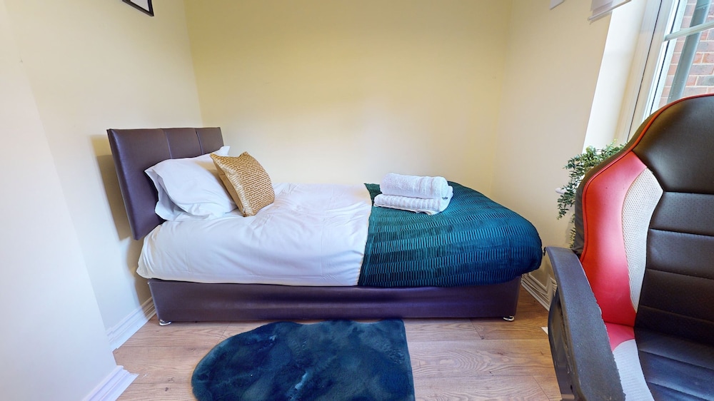 Impeccable 4-bed House in London