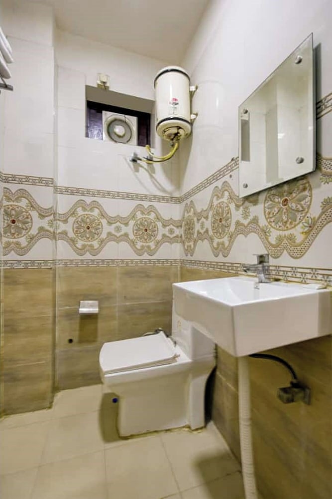 Hotel Lookout Stay Delhi IGI Airport