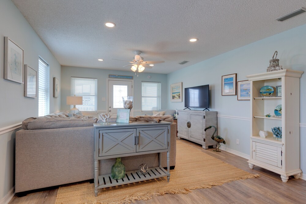 1 Block to Gulf: Dauphin Island Retreat w/ Views
