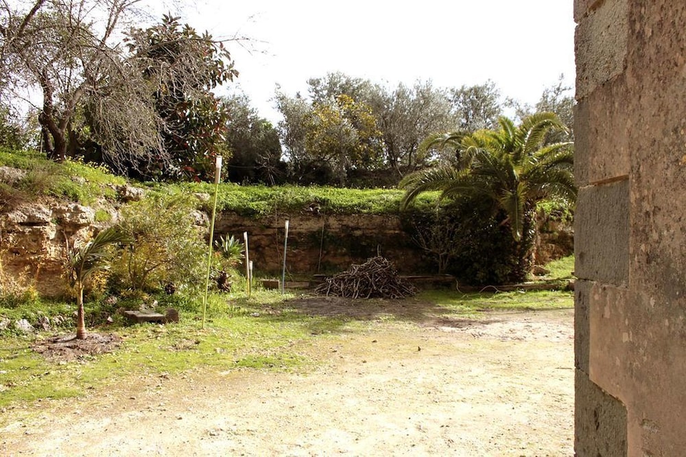 Photo 33