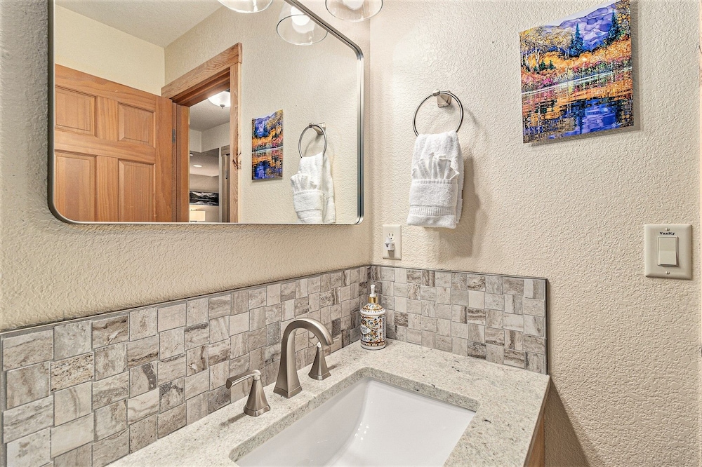 Solitude Beaver #3 - Estes Park 2 Bedroom Condo by RedAwning