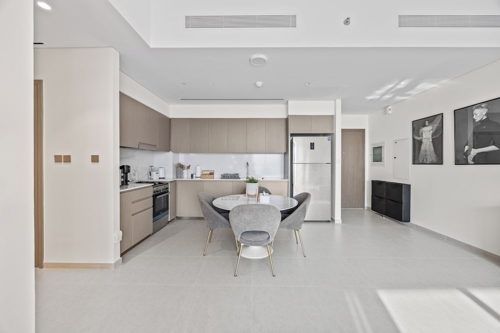 Luxury City Stay Near Mall and Pool