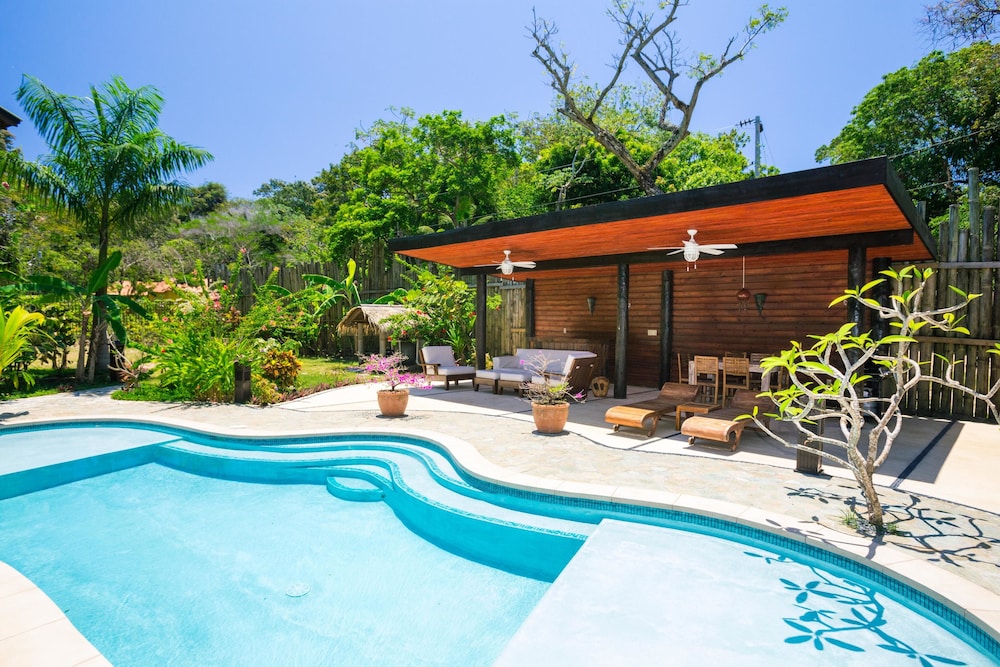 Green Bamboo Cabana