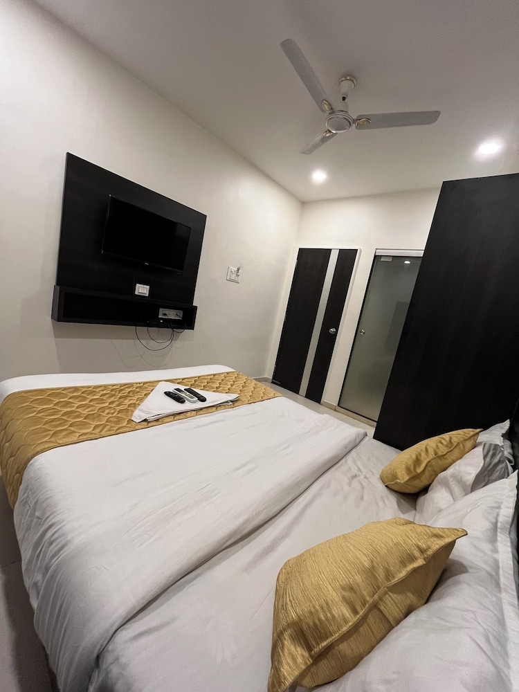 Mumbai Vacations - Hotel Wind Flower Regency - Near Kokilaben Hospital - Property Image 10