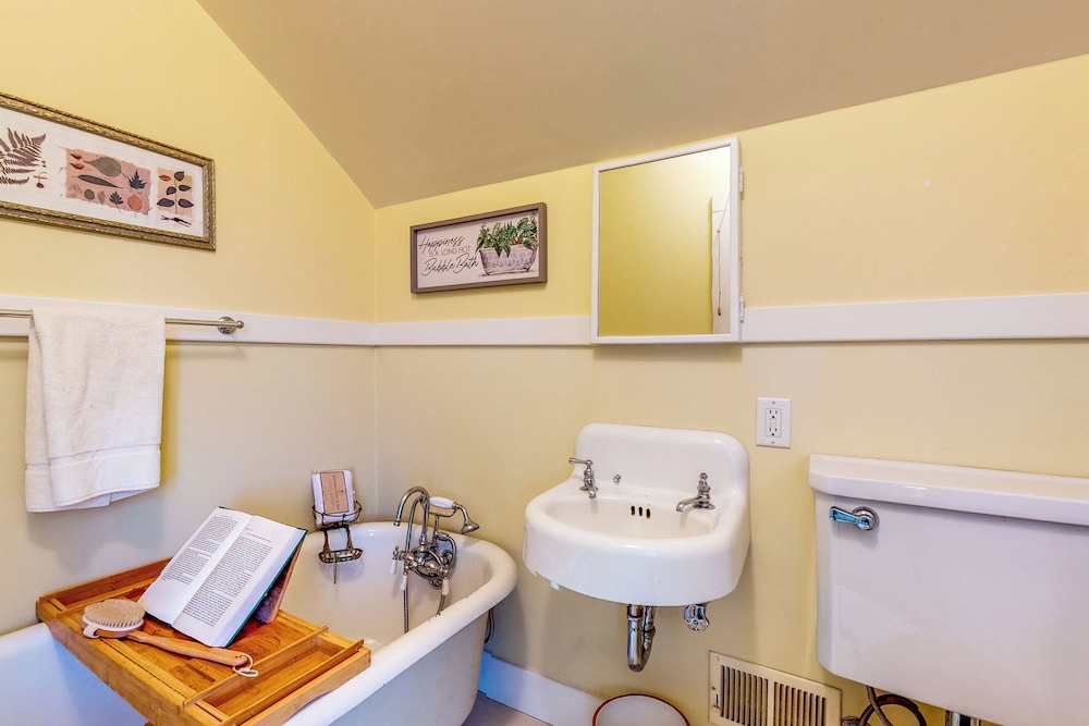 Forbestown Retreat: Easy Access to Clear Lake