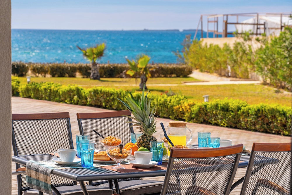Sandoa Residence