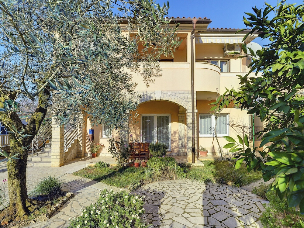 Apartment in Pula Near the Sea