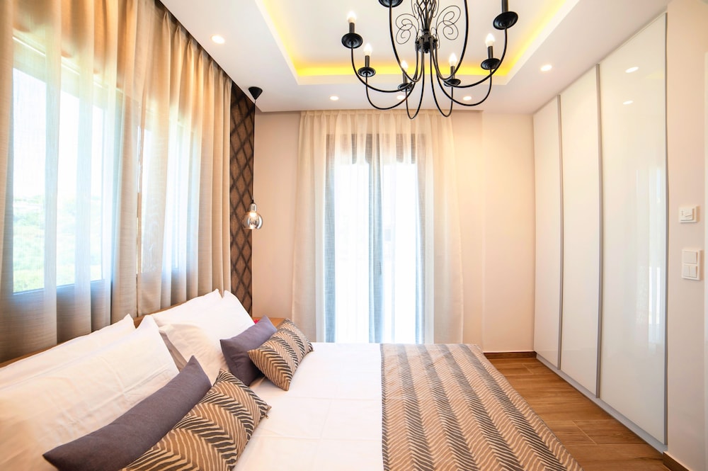 Perla Villas with Heated Pool photo 4