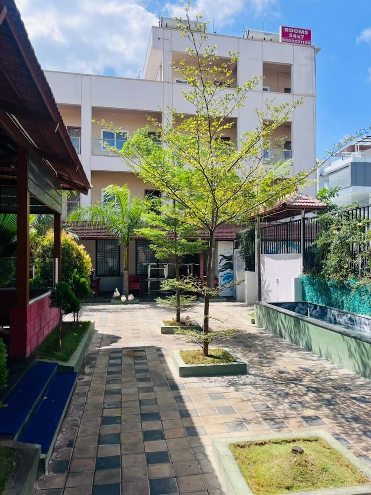 HOTEL KABAB JUNCTION