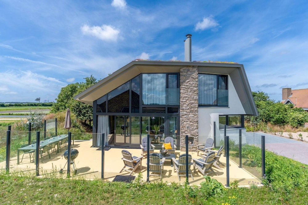 Modern, Luxurious and Sustainable Nature Villa