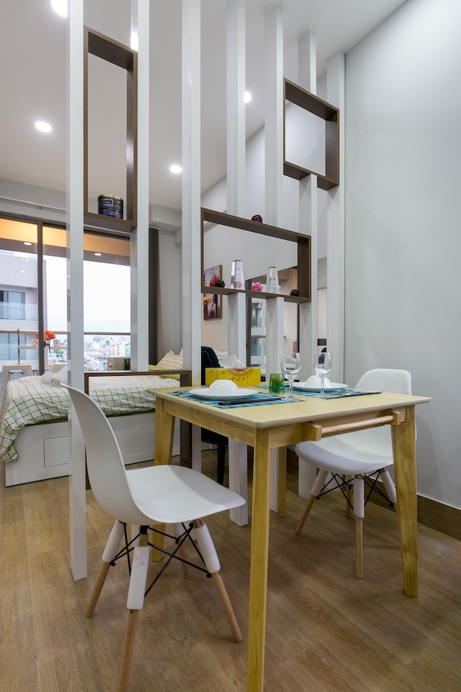 Jennifer House - Millenium Apartment