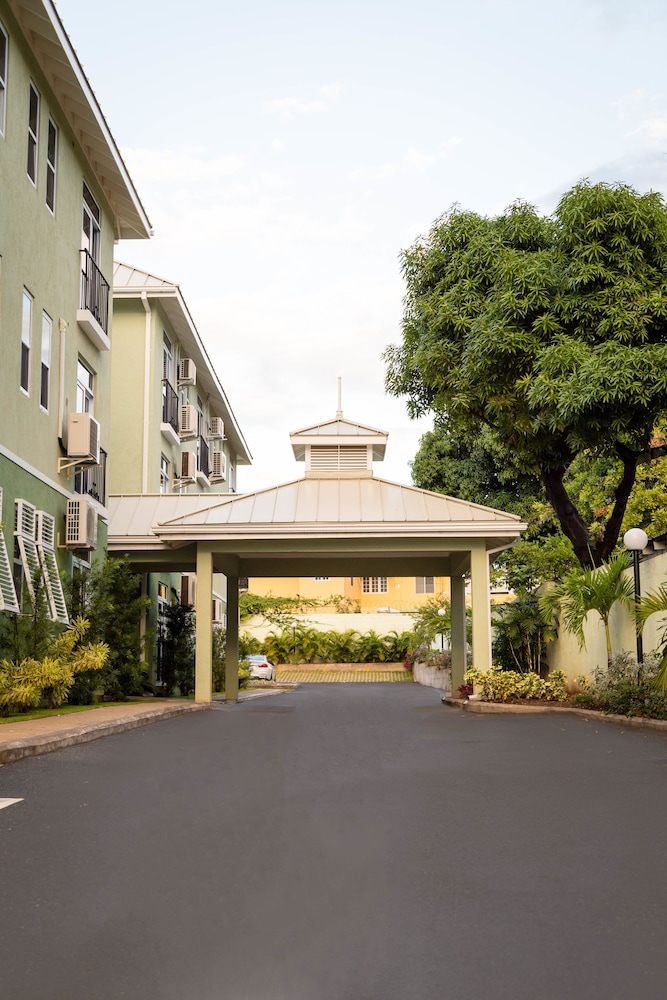 New Kingston Central Guest Apartment