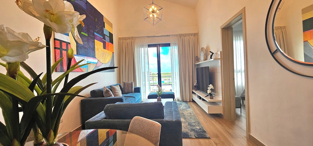 The Beach Spacious 2 Bedroom 2 Bath Apartment on top Floor With Stunning Views