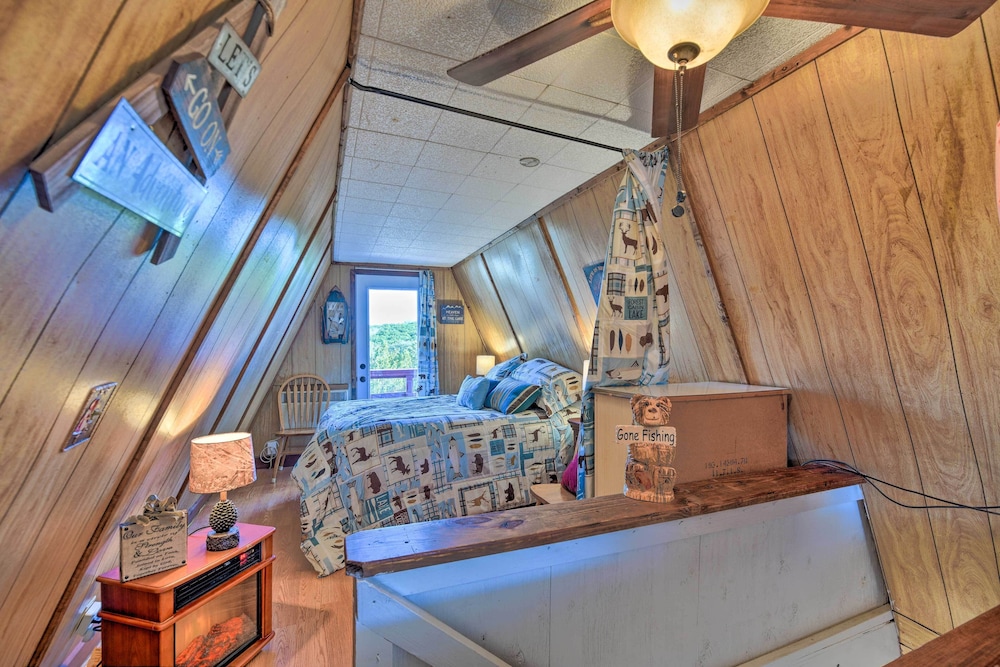 Steps to Lake! Charming Cabin: Pool Access & Decks view 5