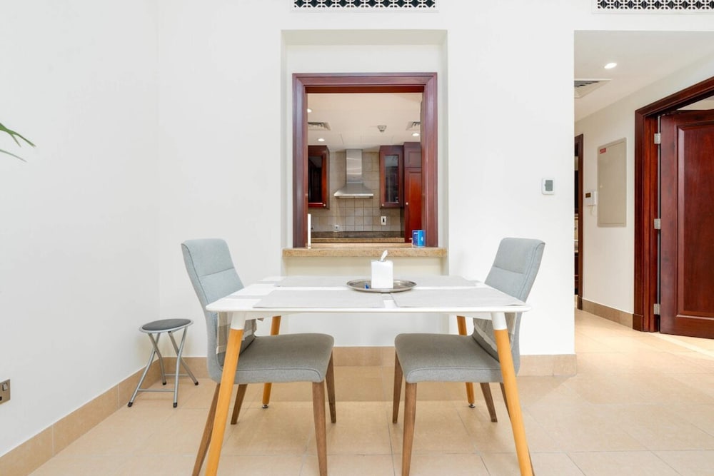 Stylish 1BD Apartment w/ Balcony, Downtown Dubai!