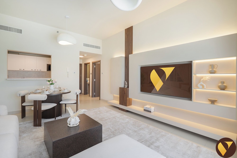 Jeewar JVC near Circle Mall Pool Gym