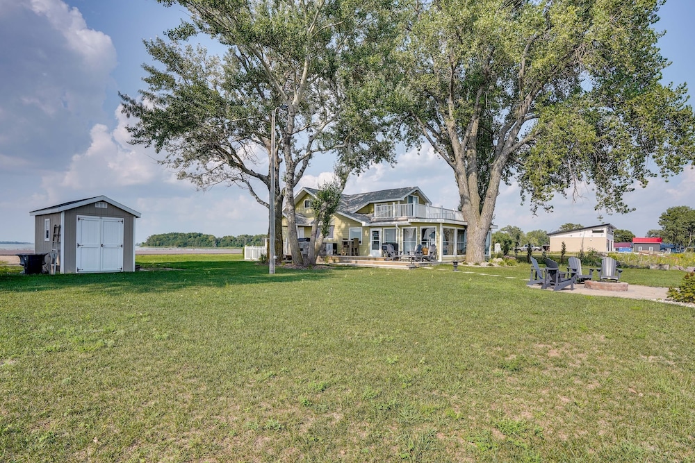 Waterfront Lake Poinsett Retreat w/ Fire Pit! view 4