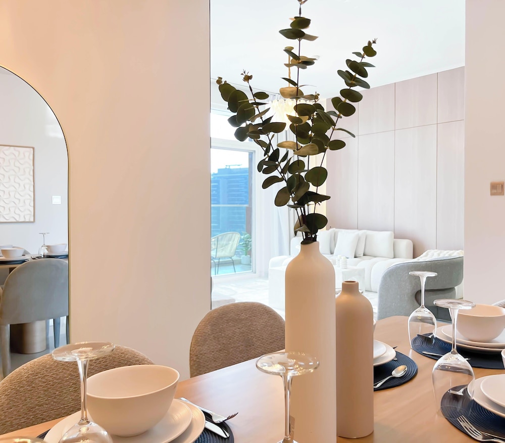 Jewelz Luxury 2BR Balcony, Pool & Garden Views