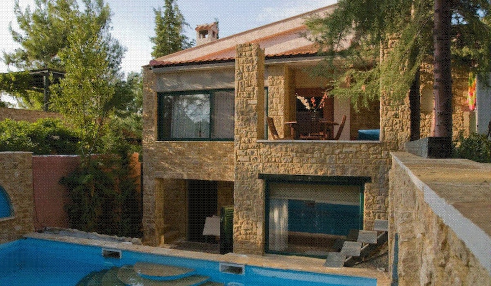 Maria Elena Villas