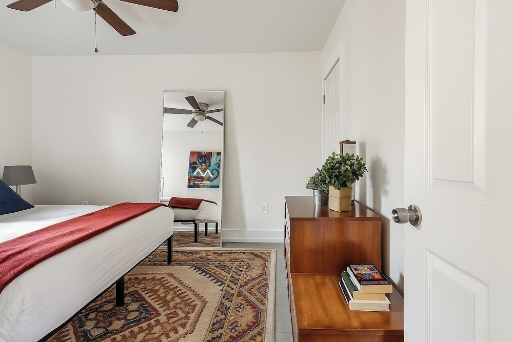 Detroit 6BR House Wifi, Parking, Pet Friendly