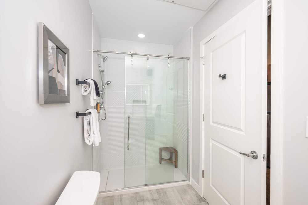 The 333 Suites 201 Stay for 6